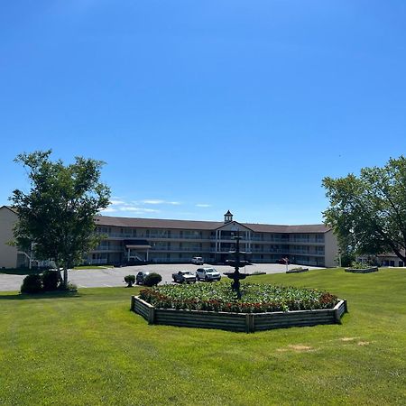 Quality Inn Lakefront Saint Ignace Exteriör bild