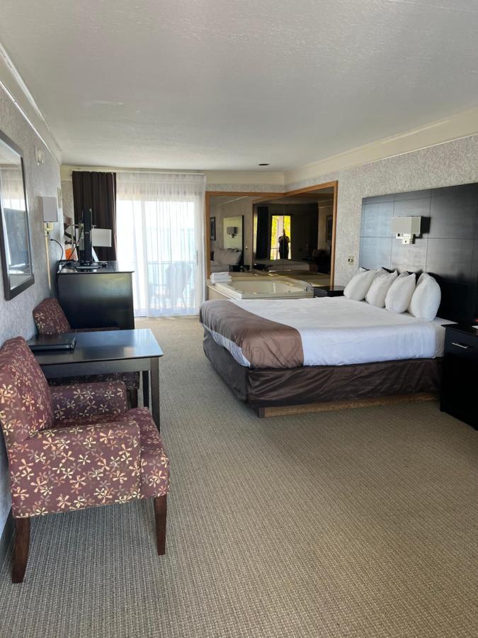 Quality Inn Lakefront Saint Ignace Exteriör bild