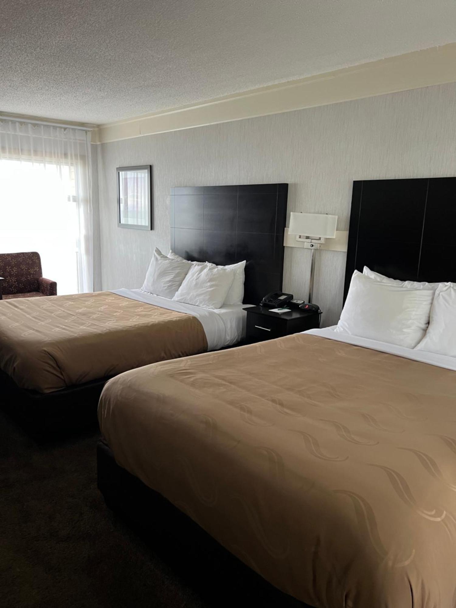 Quality Inn Lakefront Saint Ignace Exteriör bild