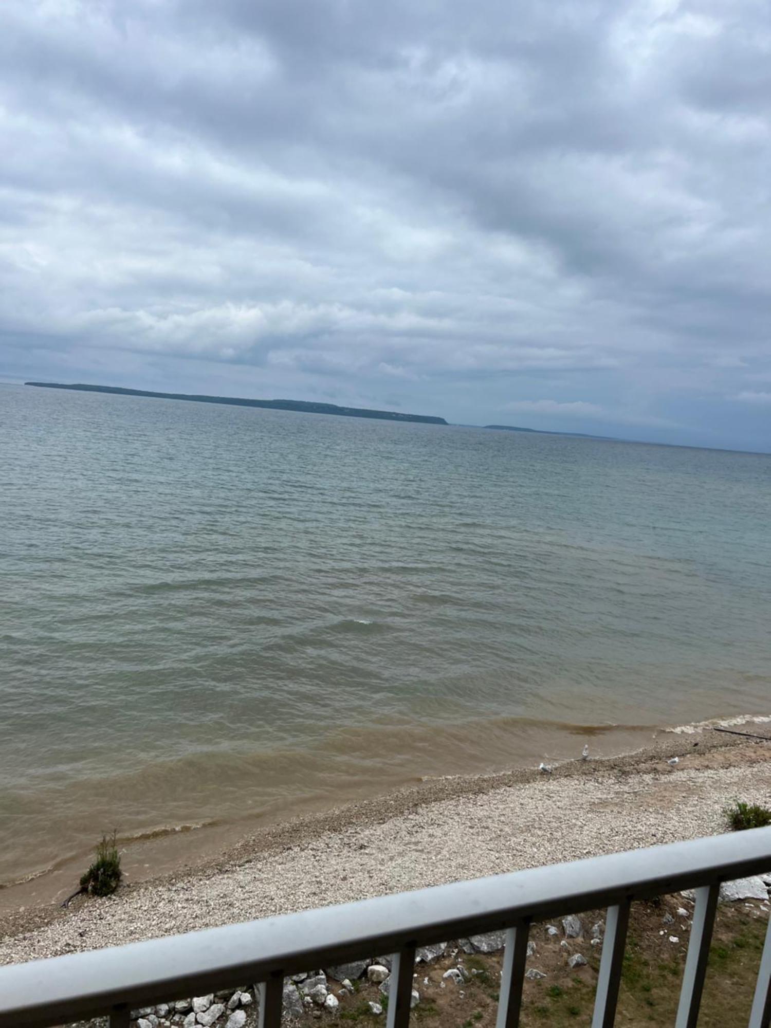 Quality Inn Lakefront Saint Ignace Exteriör bild