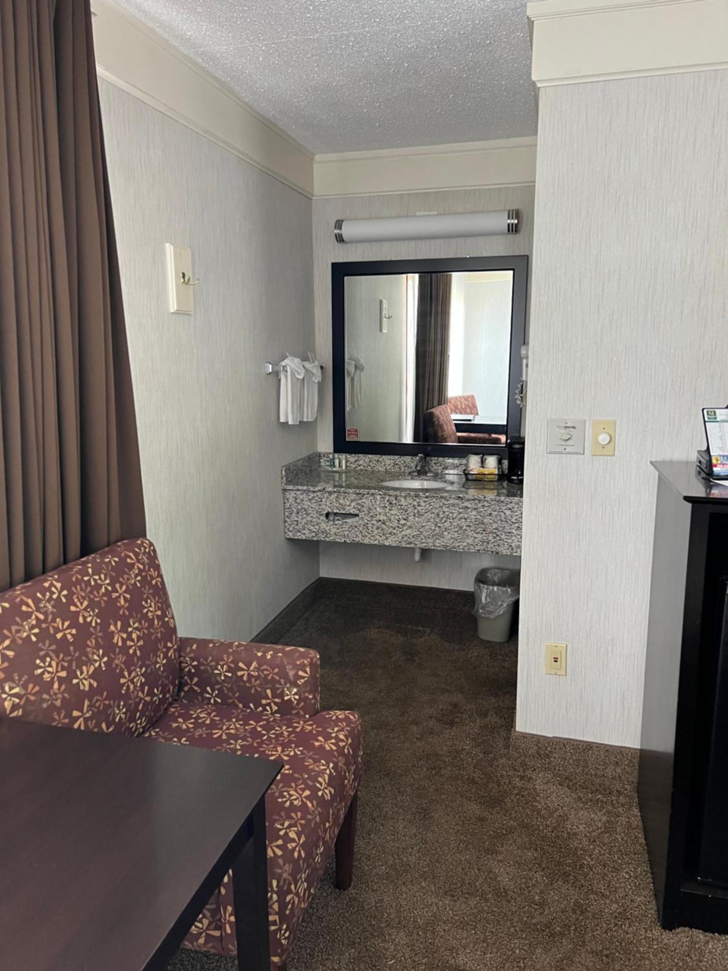 Quality Inn Lakefront Saint Ignace Exteriör bild