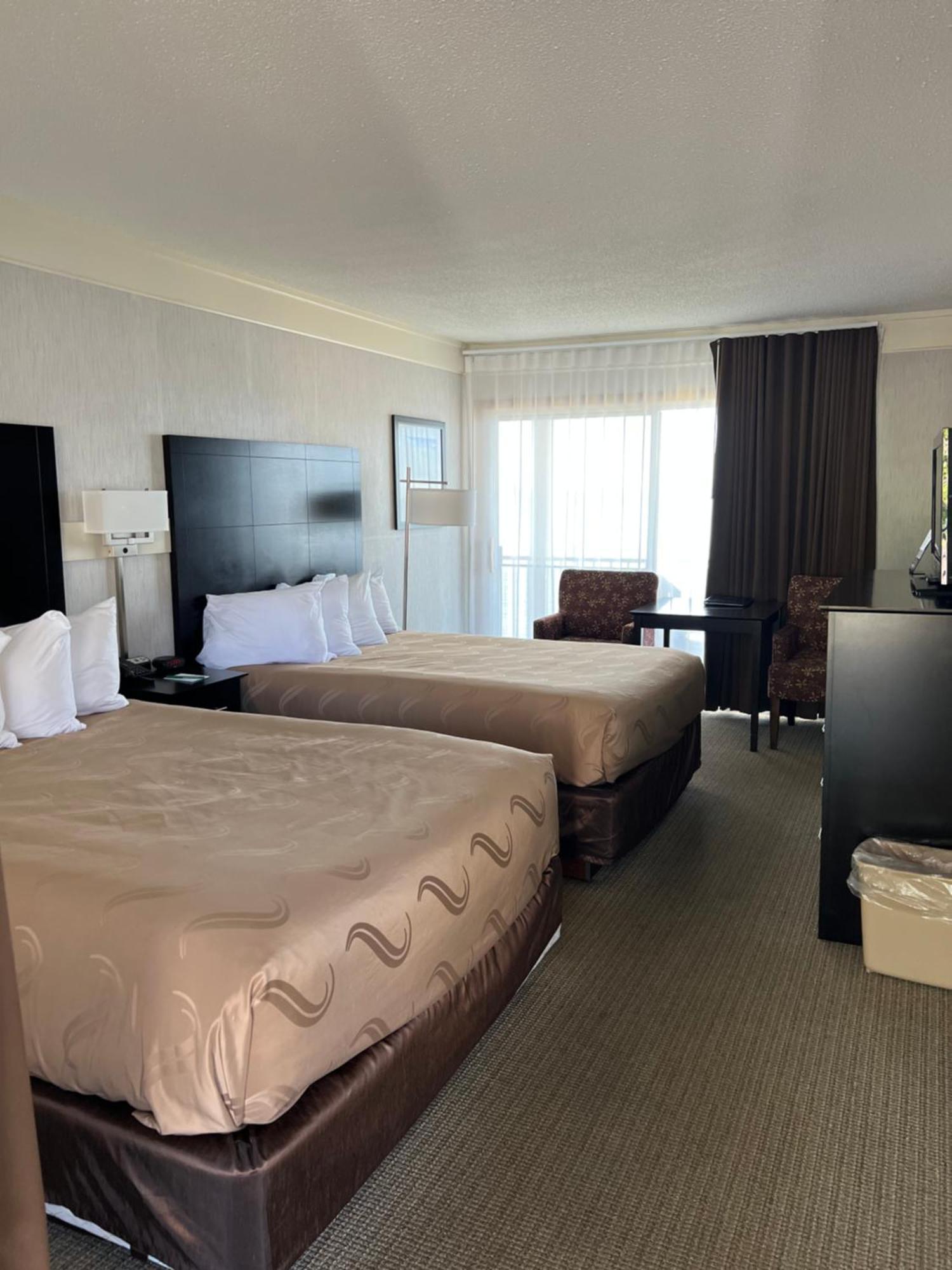 Quality Inn Lakefront Saint Ignace Exteriör bild