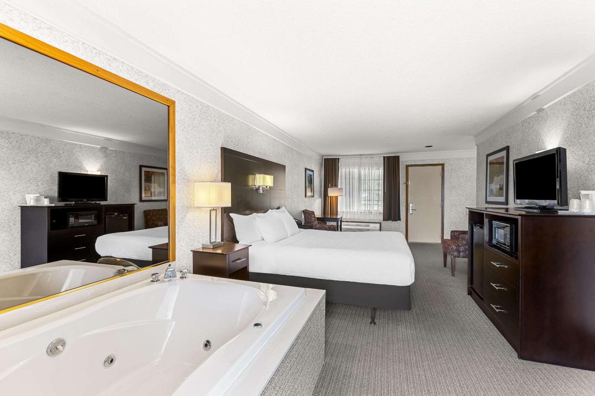 Quality Inn Lakefront Saint Ignace Exteriör bild