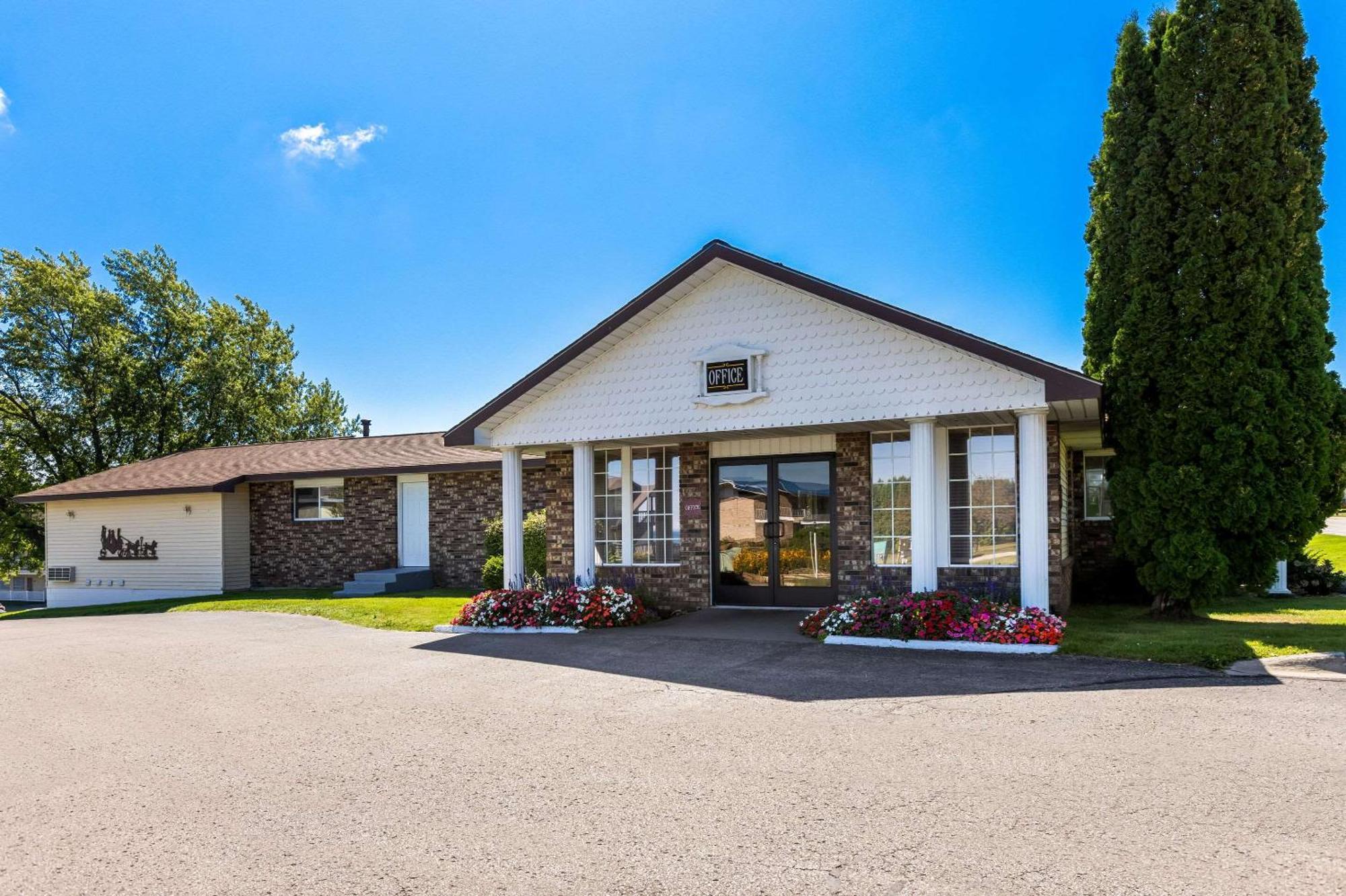 Quality Inn Lakefront Saint Ignace Exteriör bild