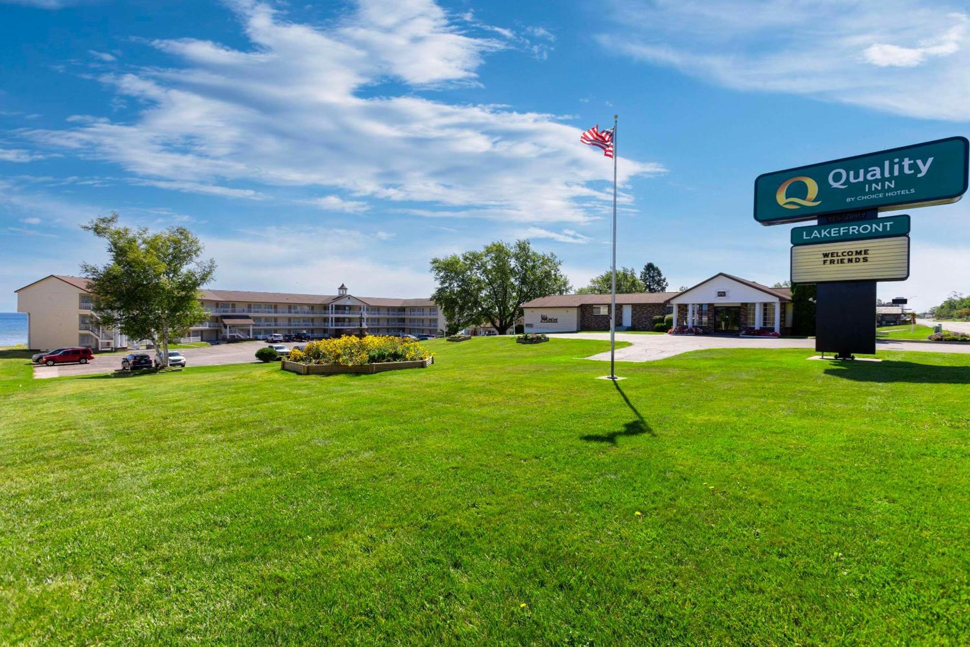 Quality Inn Lakefront Saint Ignace Exteriör bild
