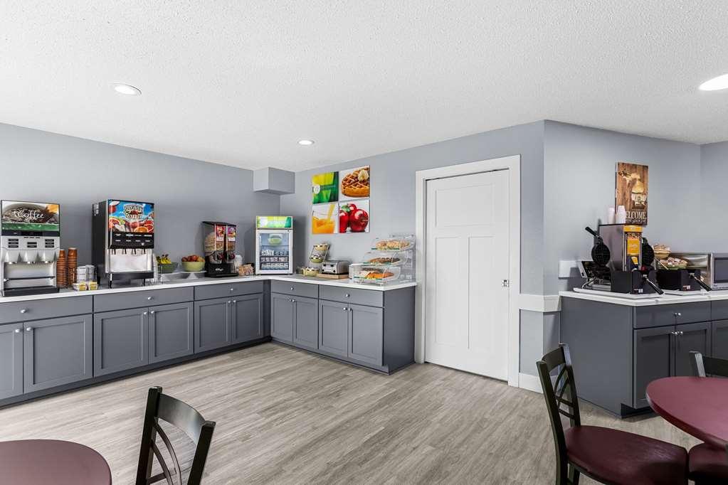 Quality Inn Lakefront Saint Ignace Restaurang bild