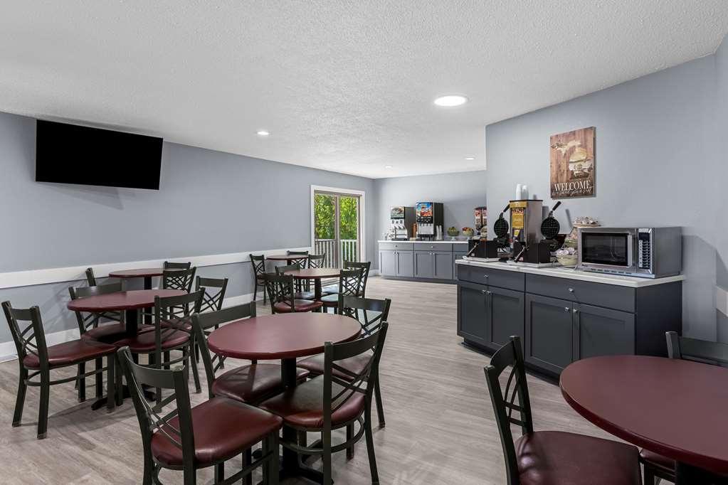Quality Inn Lakefront Saint Ignace Restaurang bild