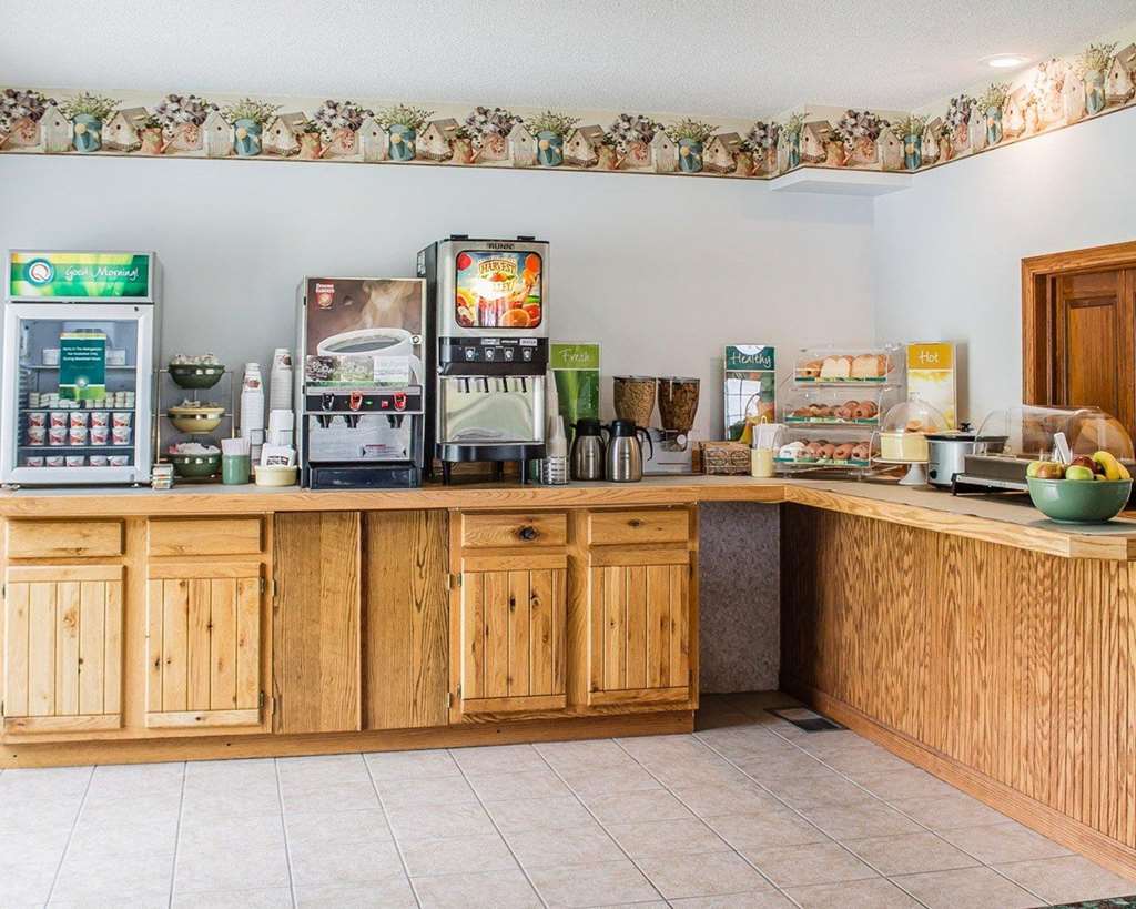 Quality Inn Lakefront Saint Ignace Restaurang bild
